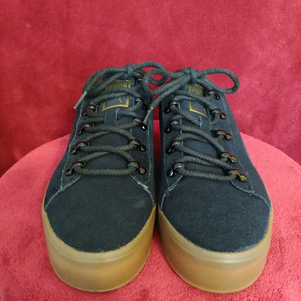 Men's size 8 Puma Daily Paper Court Platform. Navy. Gently Used